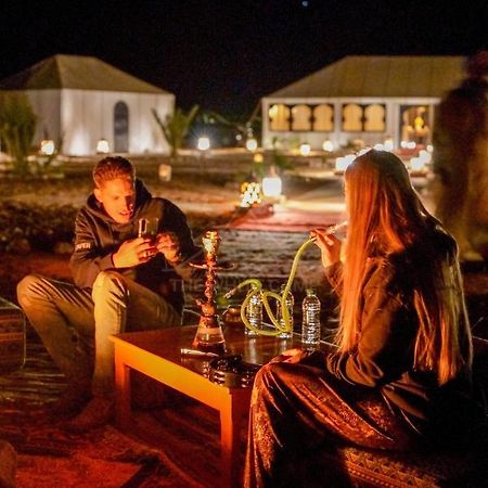 The White Camp - Your Merzouga Luxury Desert Camp & Erg Chebbi Dunes Camel Riding מראה חיצוני תמונה