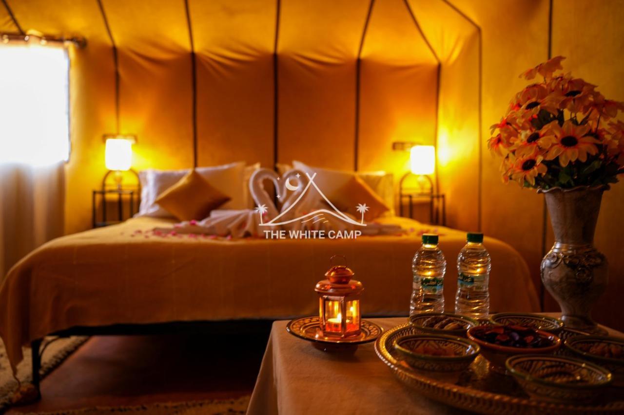 The White Camp - Your Merzouga Luxury Desert Camp & Erg Chebbi Dunes Camel Riding מראה חיצוני תמונה