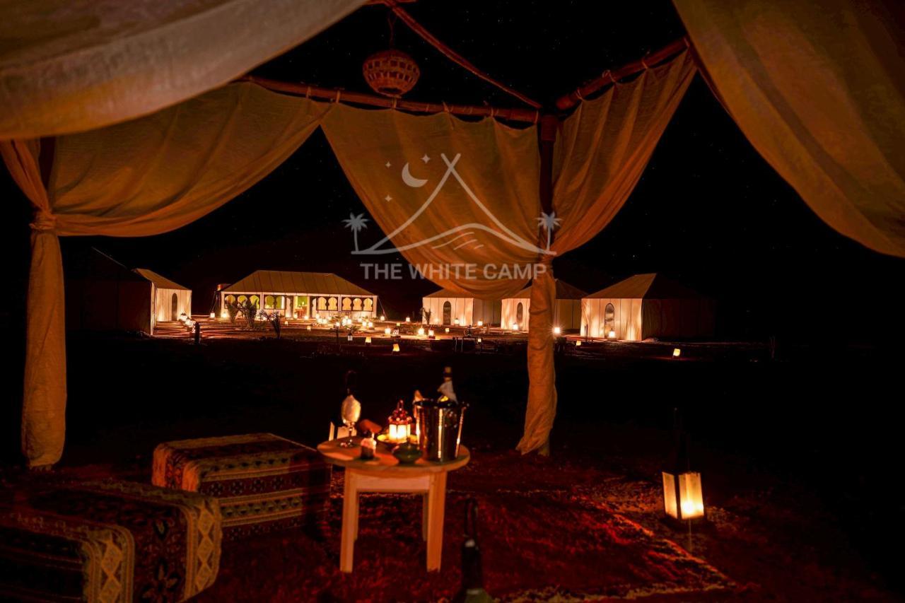 The White Camp - Your Merzouga Luxury Desert Camp & Erg Chebbi Dunes Camel Riding מראה חיצוני תמונה