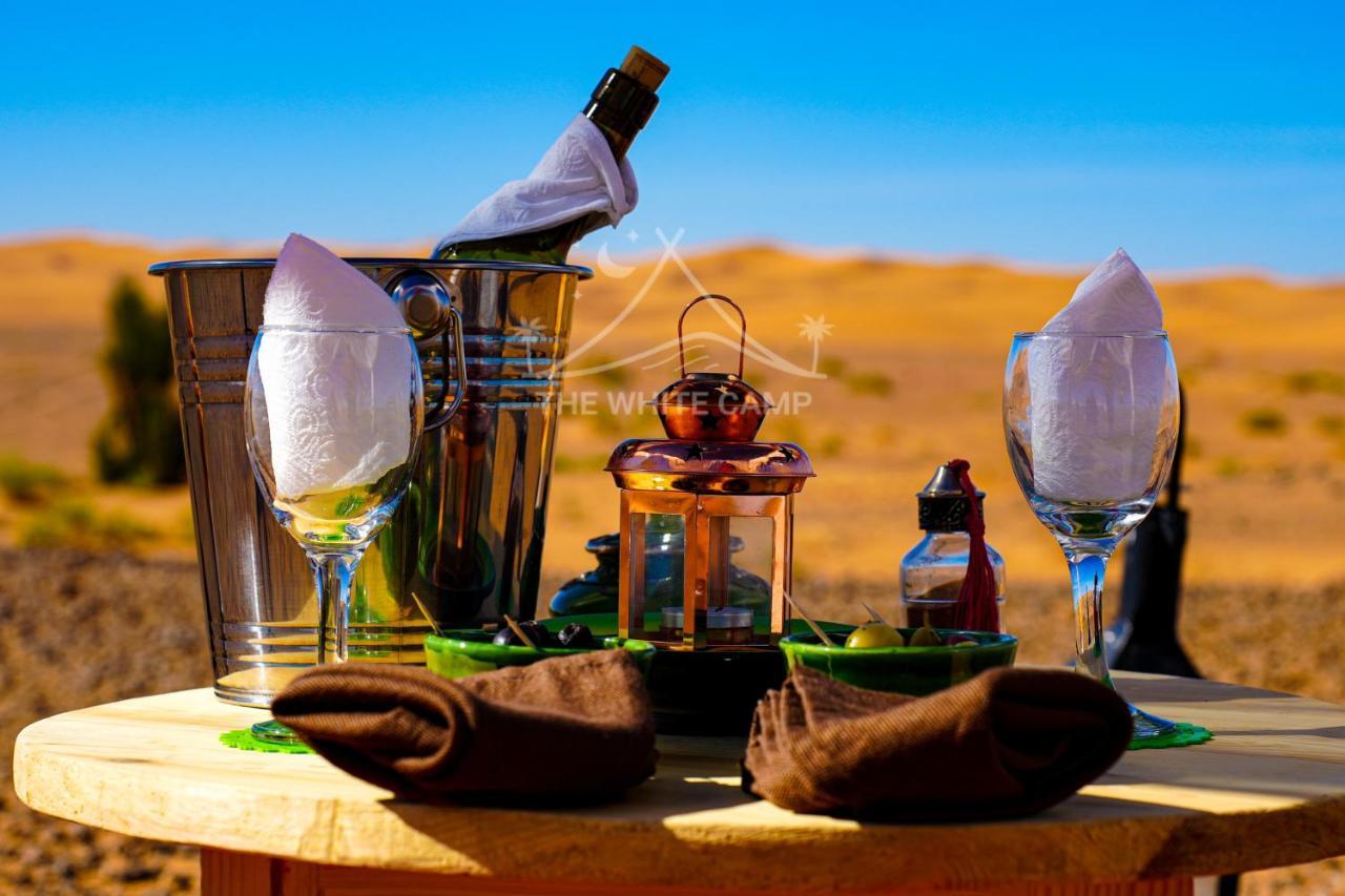 The White Camp - Your Merzouga Luxury Desert Camp & Erg Chebbi Dunes Camel Riding מראה חיצוני תמונה