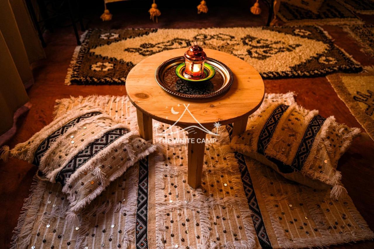 The White Camp - Your Merzouga Luxury Desert Camp & Erg Chebbi Dunes Camel Riding מראה חיצוני תמונה