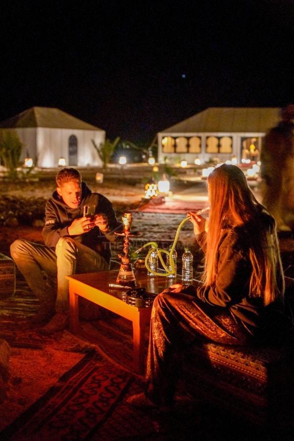 The White Camp - Your Merzouga Luxury Desert Camp & Erg Chebbi Dunes Camel Riding מראה חיצוני תמונה