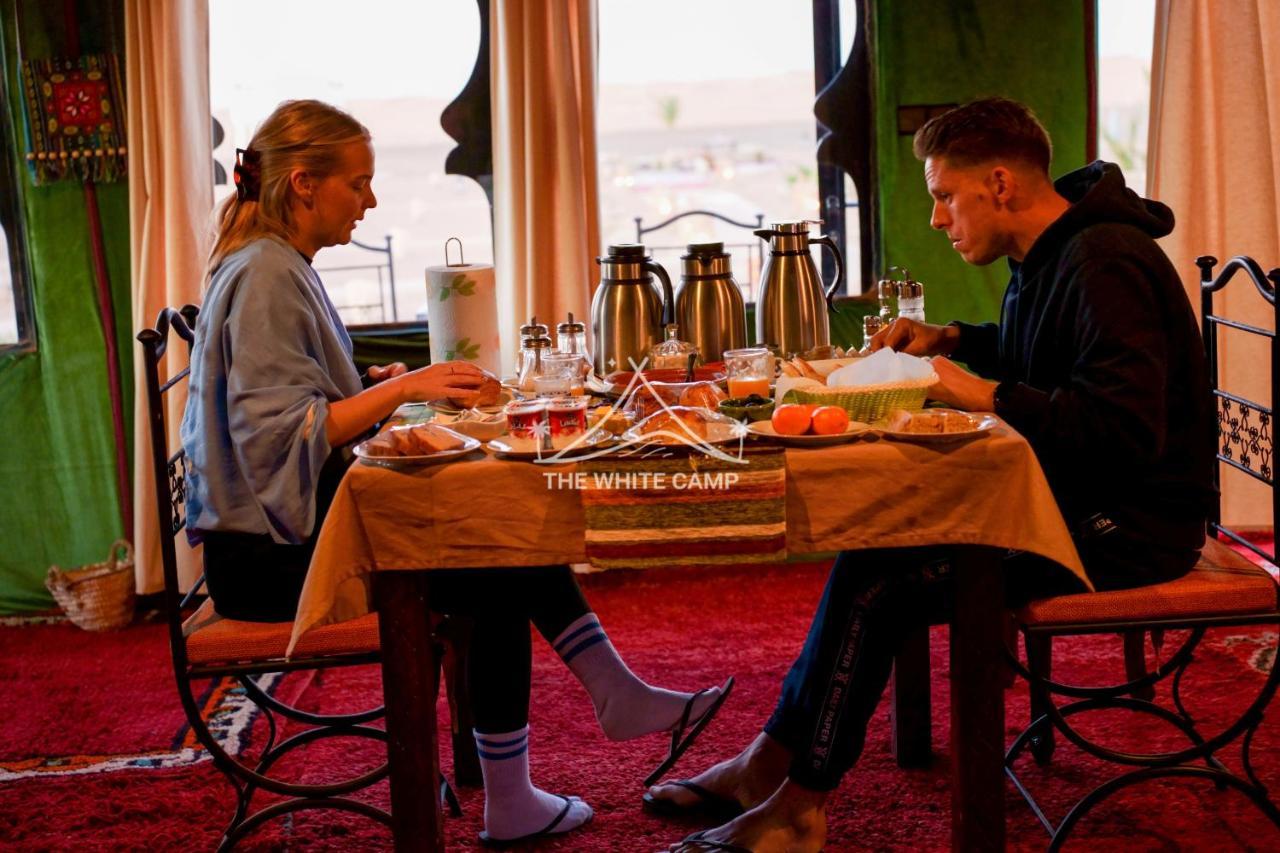 The White Camp - Your Merzouga Luxury Desert Camp & Erg Chebbi Dunes Camel Riding מראה חיצוני תמונה