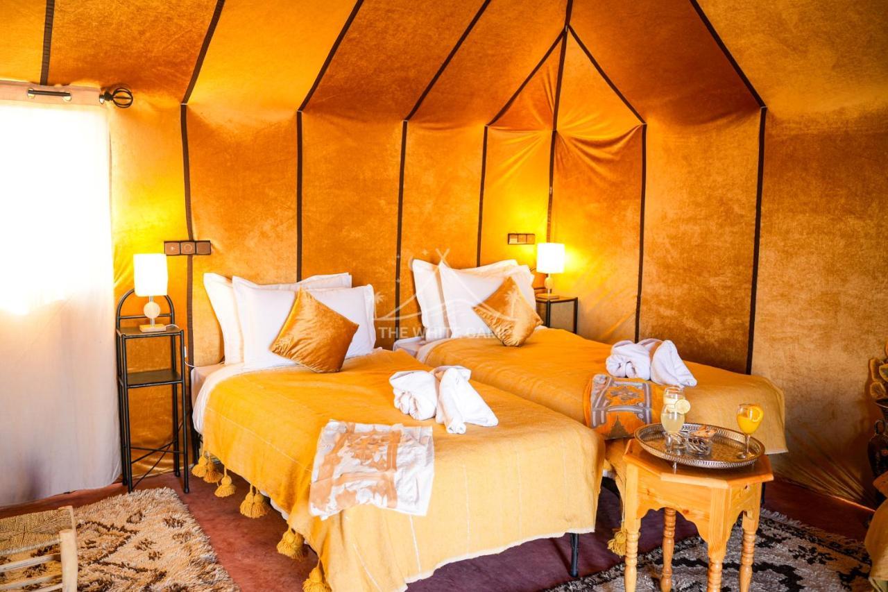 The White Camp - Your Merzouga Luxury Desert Camp & Erg Chebbi Dunes Camel Riding מראה חיצוני תמונה