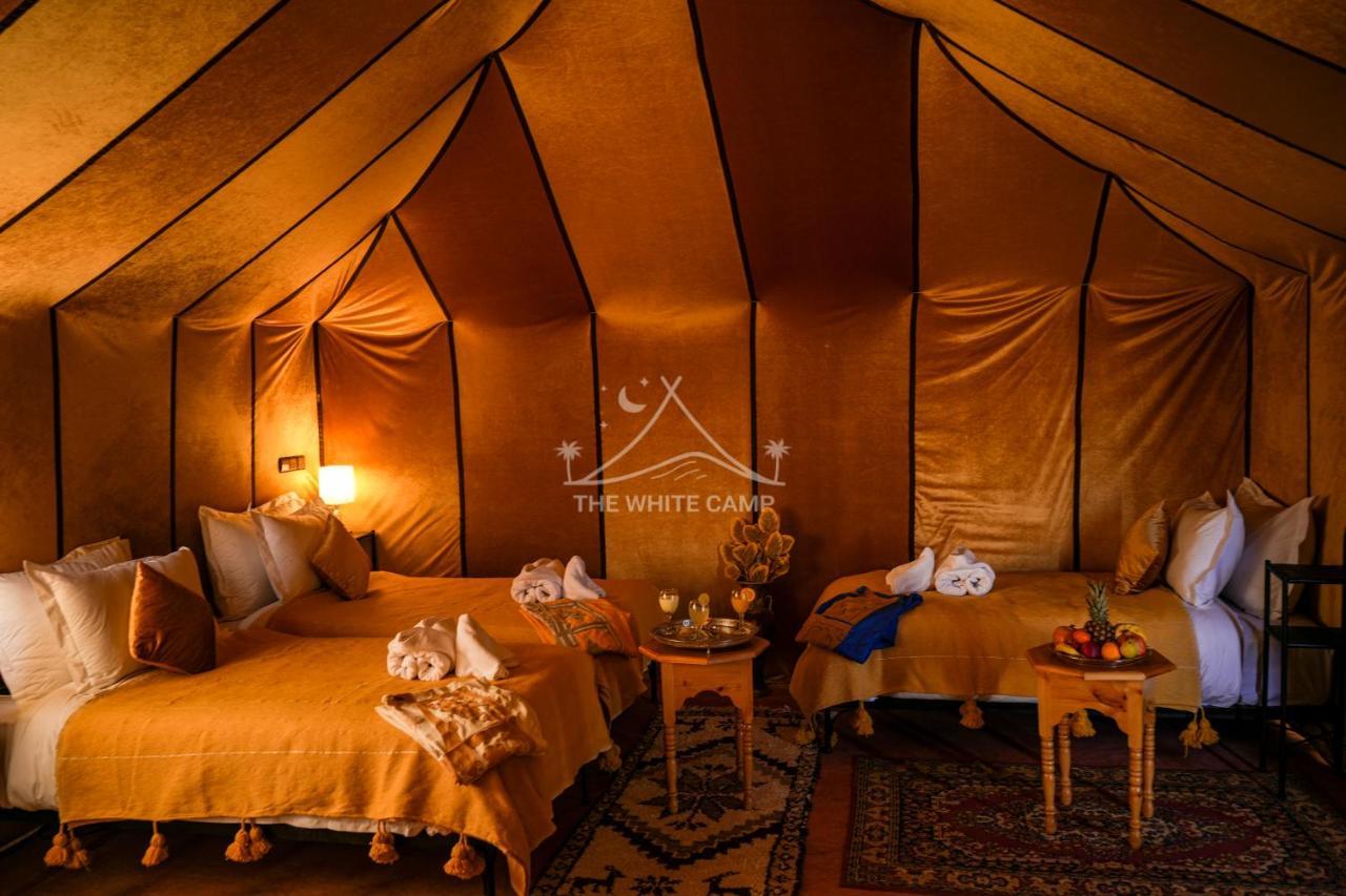 The White Camp - Your Merzouga Luxury Desert Camp & Erg Chebbi Dunes Camel Riding מראה חיצוני תמונה