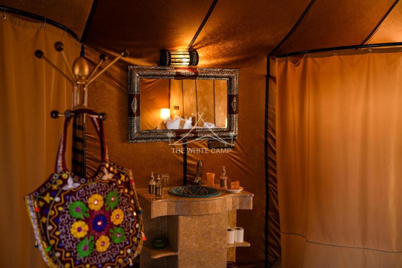 The White Camp - Your Merzouga Luxury Desert Camp & Erg Chebbi Dunes Camel Riding מראה חיצוני תמונה