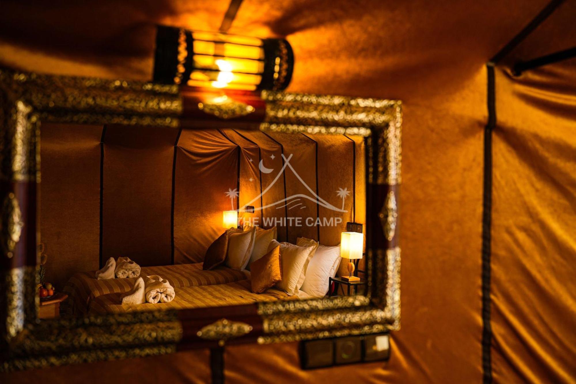 The White Camp - Your Merzouga Luxury Desert Camp & Erg Chebbi Dunes Camel Riding מראה חיצוני תמונה