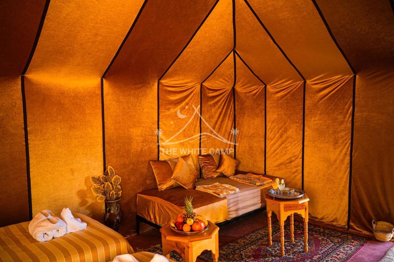The White Camp - Your Merzouga Luxury Desert Camp & Erg Chebbi Dunes Camel Riding מראה חיצוני תמונה