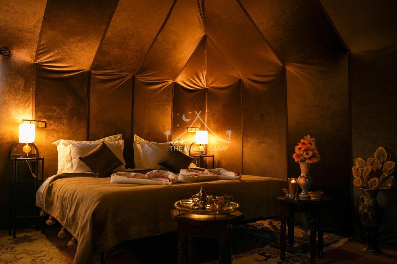 The White Camp - Your Merzouga Luxury Desert Camp & Erg Chebbi Dunes Camel Riding מראה חיצוני תמונה