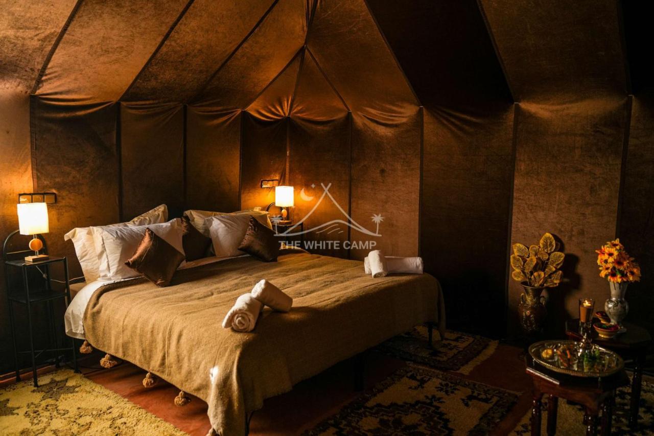 The White Camp - Your Merzouga Luxury Desert Camp & Erg Chebbi Dunes Camel Riding מראה חיצוני תמונה