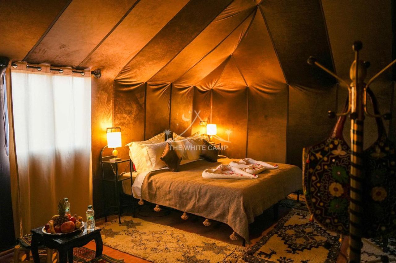 The White Camp - Your Merzouga Luxury Desert Camp & Erg Chebbi Dunes Camel Riding מראה חיצוני תמונה