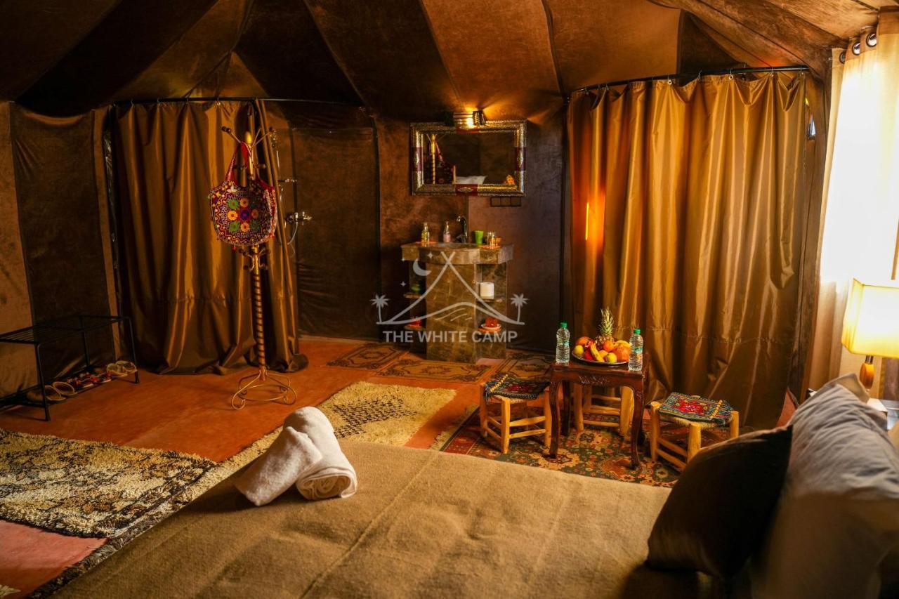 The White Camp - Your Merzouga Luxury Desert Camp & Erg Chebbi Dunes Camel Riding מראה חיצוני תמונה