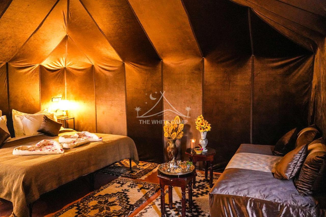 The White Camp - Your Merzouga Luxury Desert Camp & Erg Chebbi Dunes Camel Riding מראה חיצוני תמונה