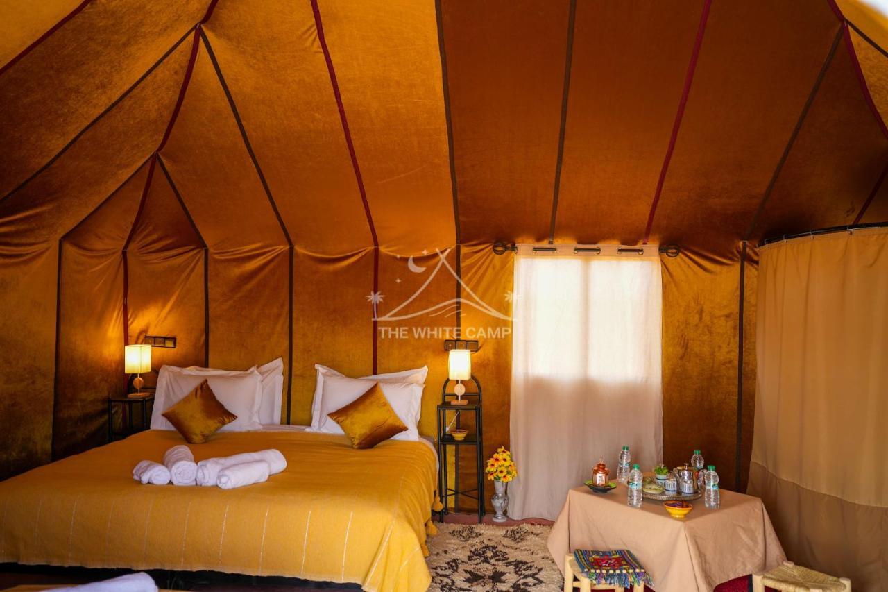 The White Camp - Your Merzouga Luxury Desert Camp & Erg Chebbi Dunes Camel Riding מראה חיצוני תמונה