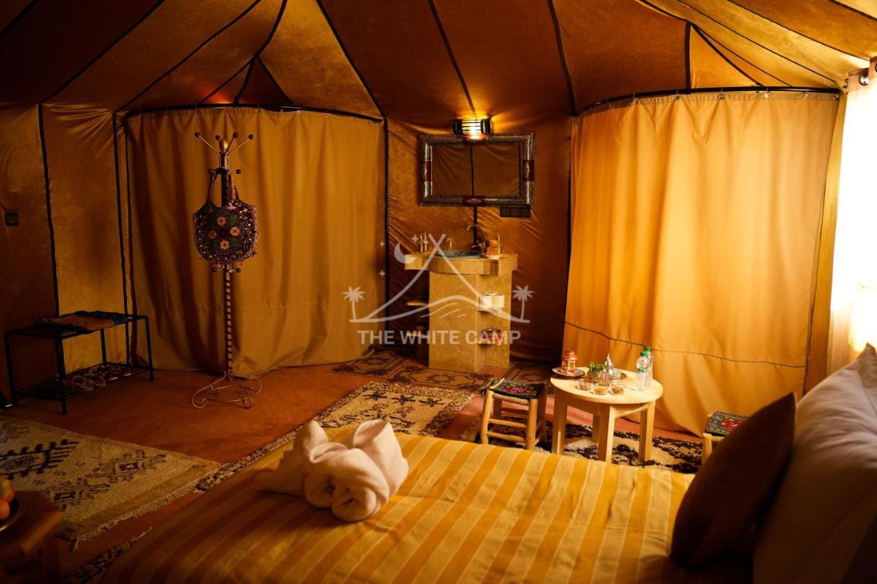 The White Camp - Your Merzouga Luxury Desert Camp & Erg Chebbi Dunes Camel Riding מראה חיצוני תמונה