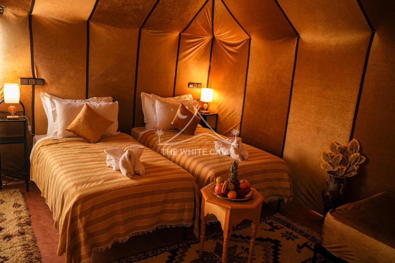 The White Camp - Your Merzouga Luxury Desert Camp & Erg Chebbi Dunes Camel Riding מראה חיצוני תמונה