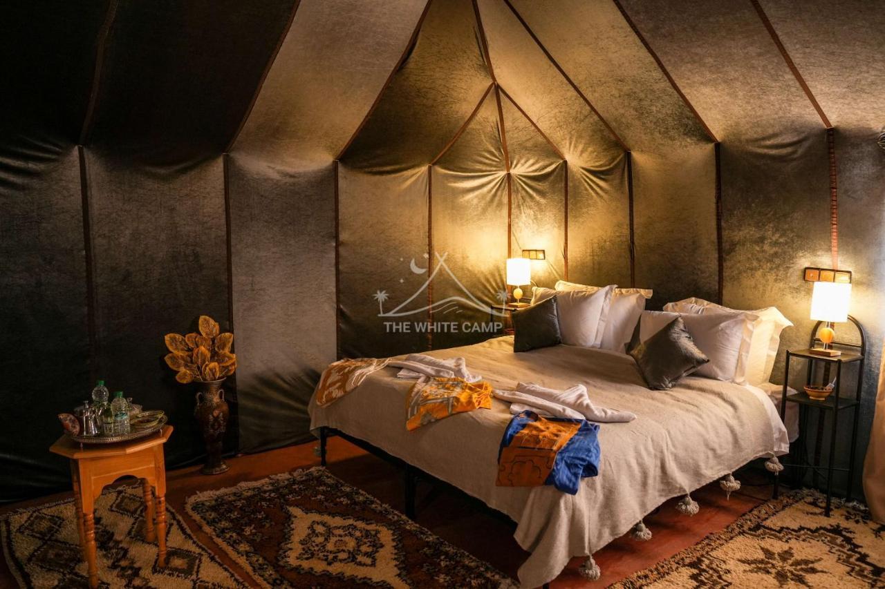 The White Camp - Your Merzouga Luxury Desert Camp & Erg Chebbi Dunes Camel Riding מראה חיצוני תמונה