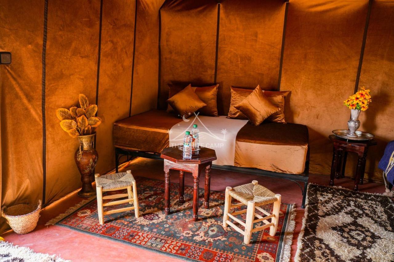 The White Camp - Your Merzouga Luxury Desert Camp & Erg Chebbi Dunes Camel Riding מראה חיצוני תמונה