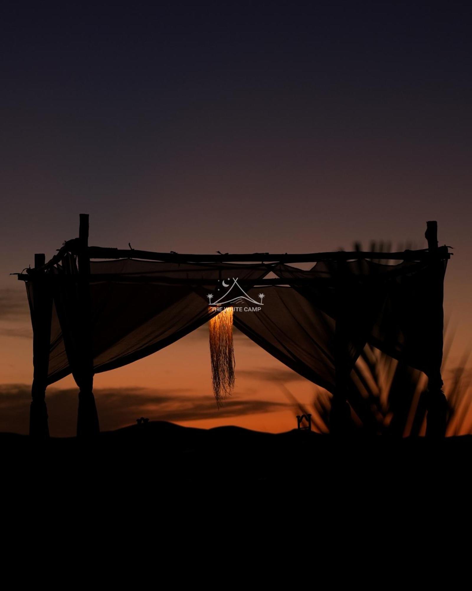 The White Camp - Your Merzouga Luxury Desert Camp & Erg Chebbi Dunes Camel Riding מראה חיצוני תמונה