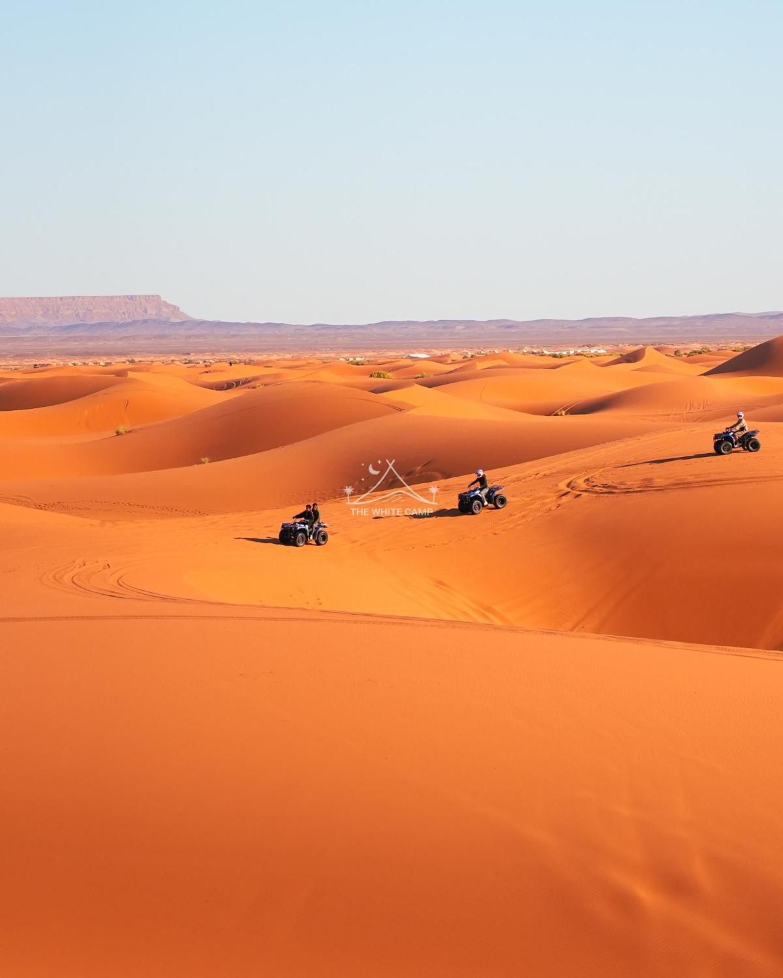 The White Camp - Your Merzouga Luxury Desert Camp & Erg Chebbi Dunes Camel Riding מראה חיצוני תמונה