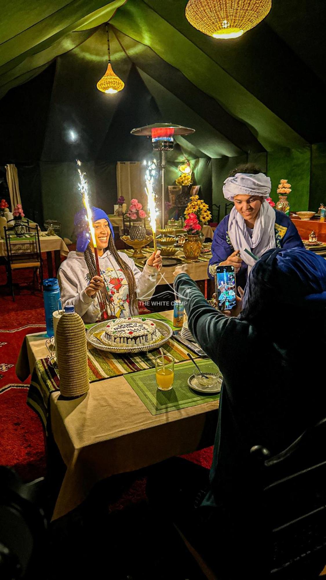 The White Camp - Your Merzouga Luxury Desert Camp & Erg Chebbi Dunes Camel Riding מראה חיצוני תמונה