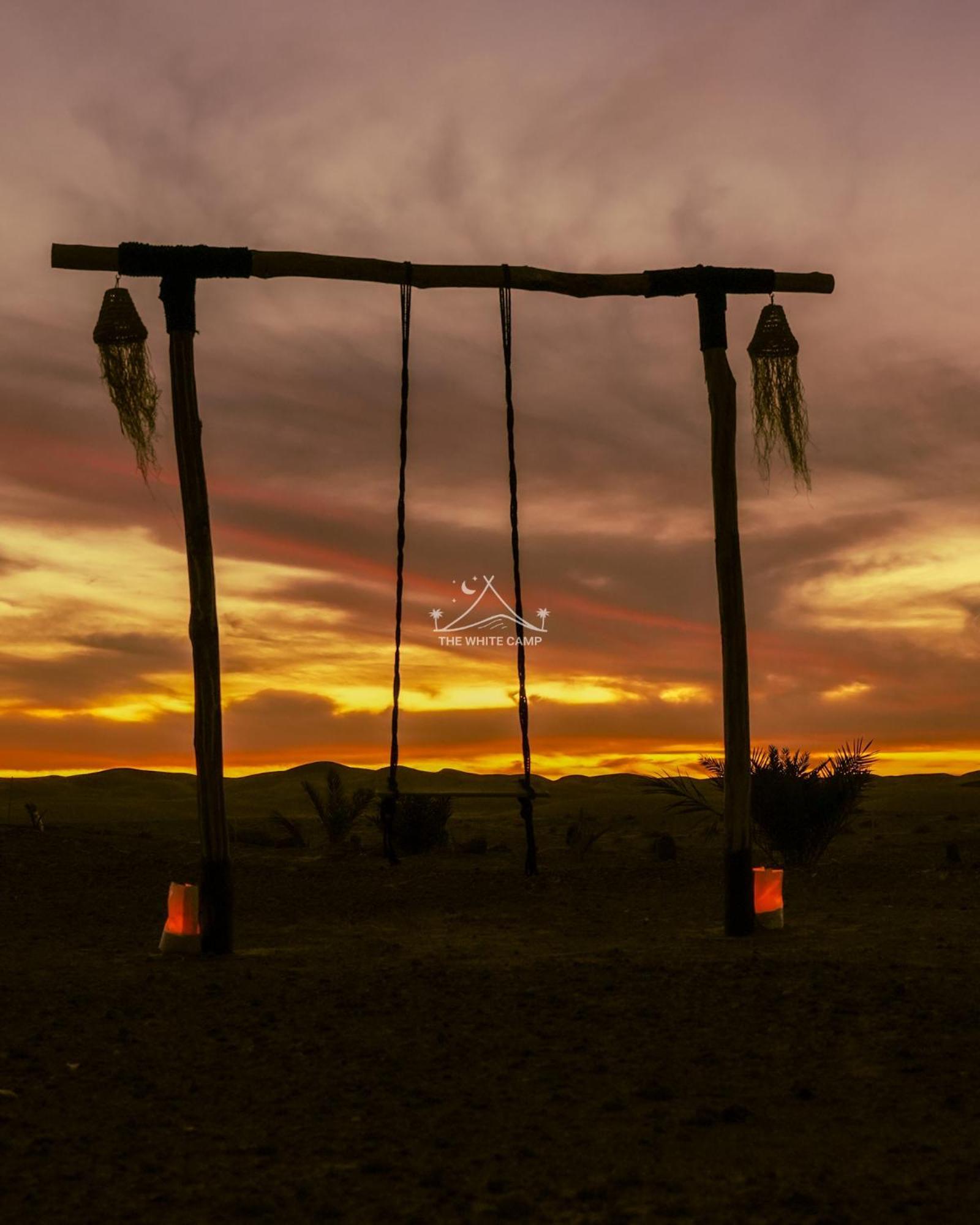 The White Camp - Your Merzouga Luxury Desert Camp & Erg Chebbi Dunes Camel Riding מראה חיצוני תמונה