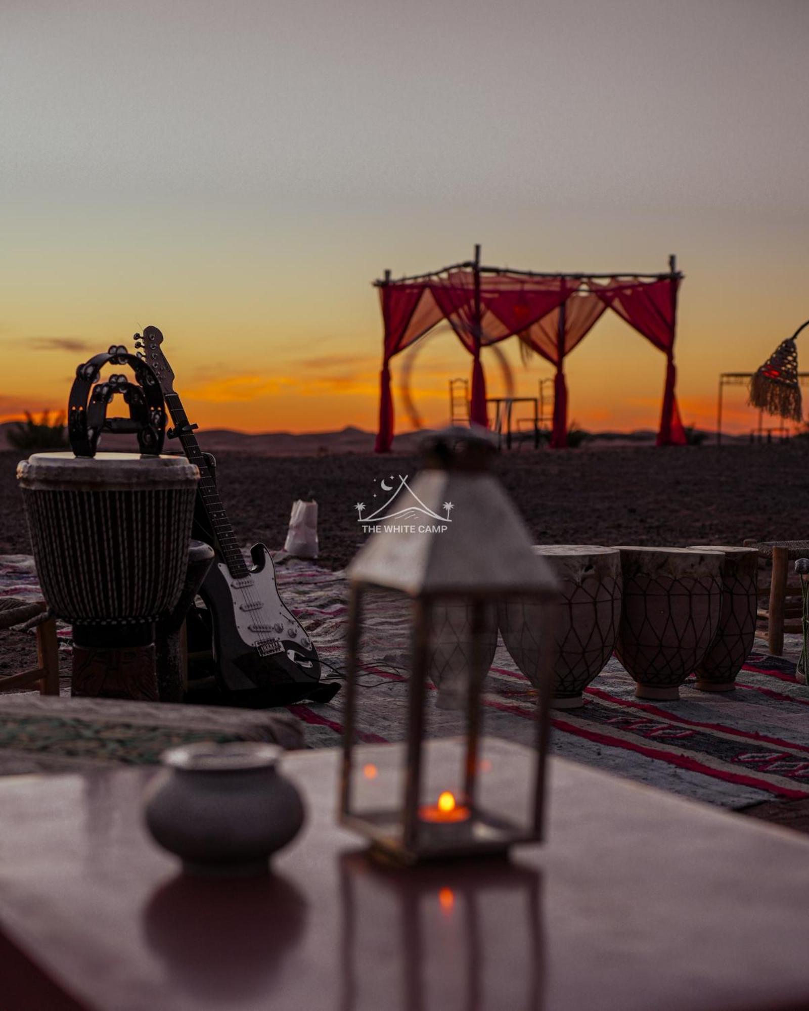 The White Camp - Your Merzouga Luxury Desert Camp & Erg Chebbi Dunes Camel Riding מראה חיצוני תמונה