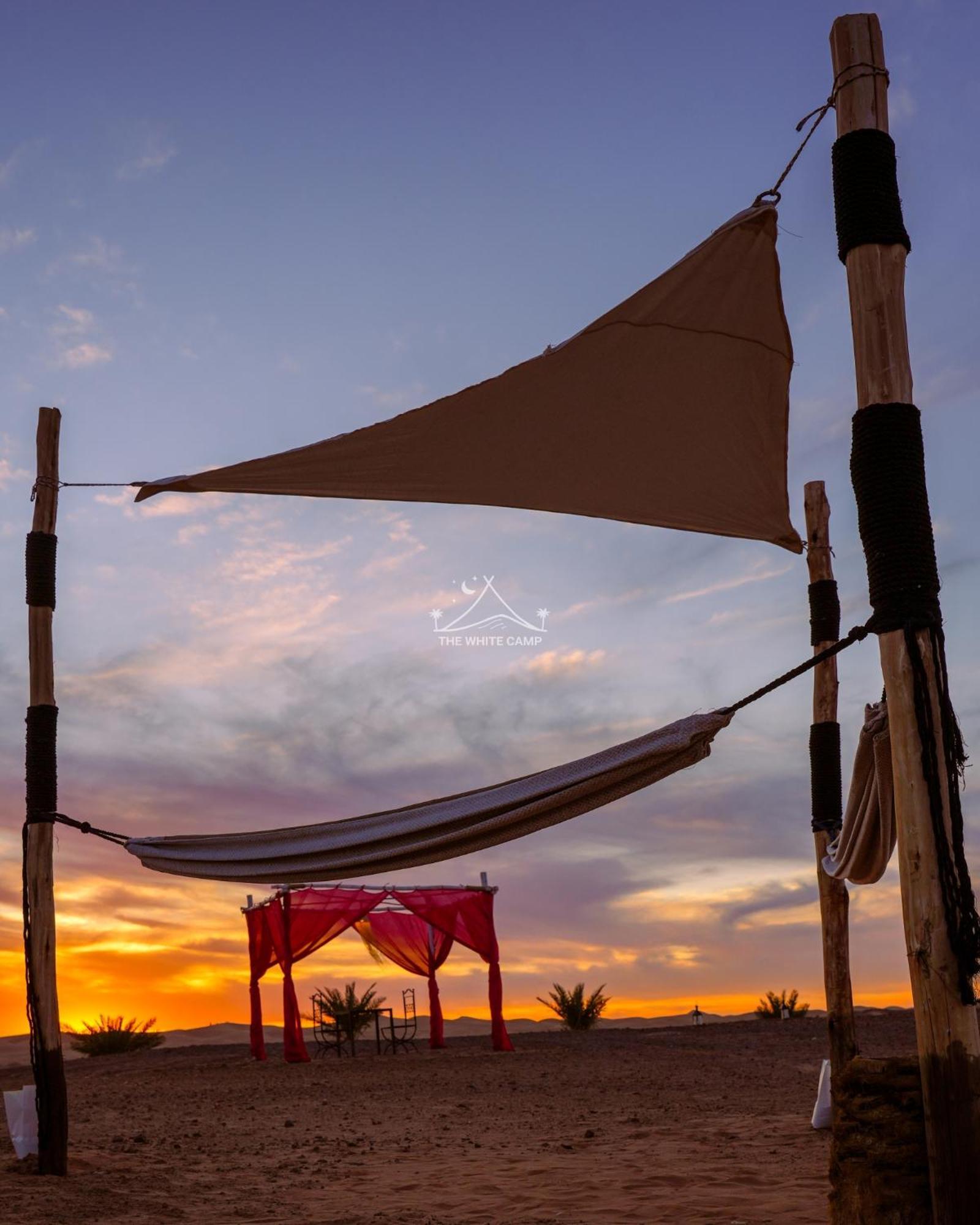 The White Camp - Your Merzouga Luxury Desert Camp & Erg Chebbi Dunes Camel Riding מראה חיצוני תמונה