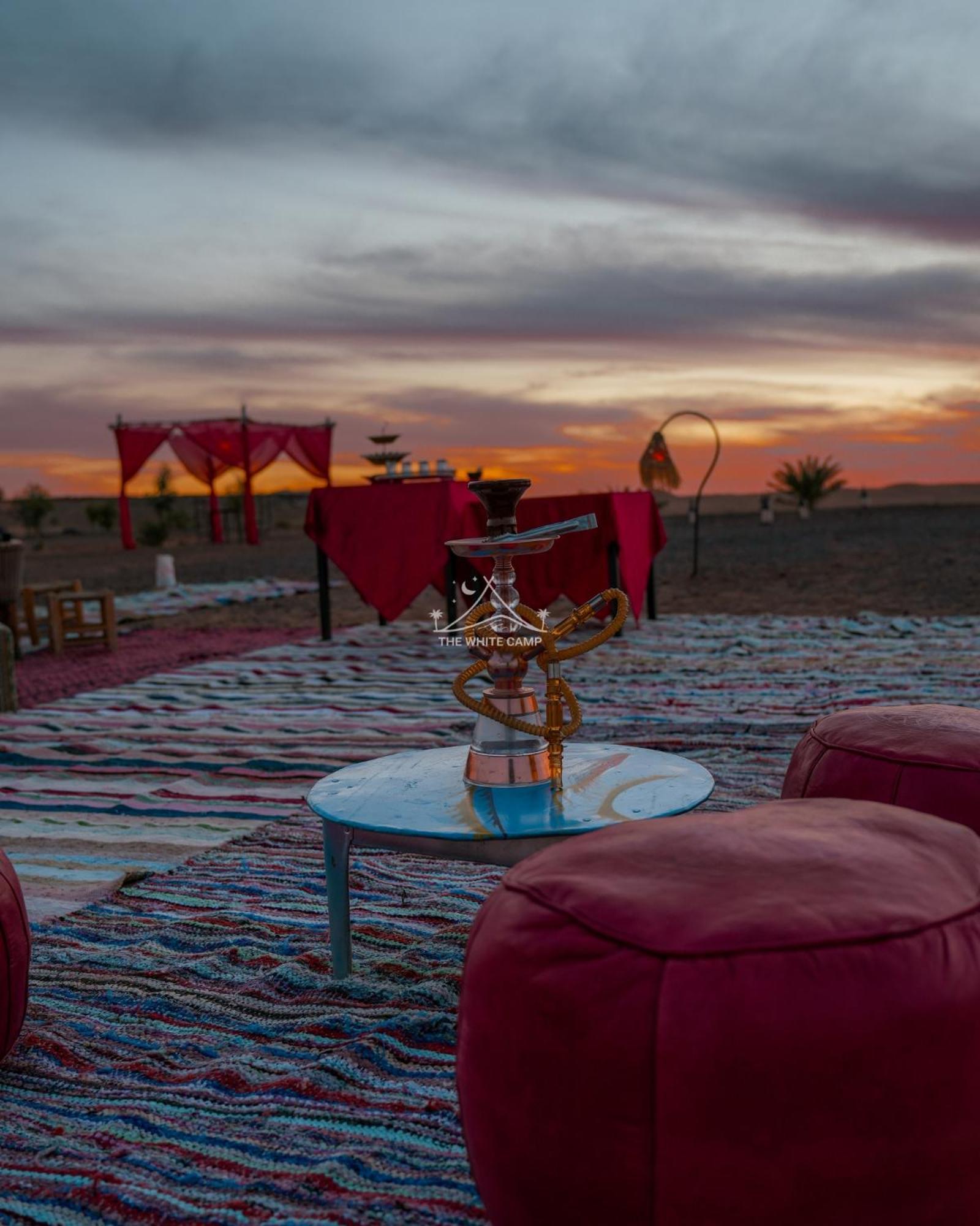 The White Camp - Your Merzouga Luxury Desert Camp & Erg Chebbi Dunes Camel Riding מראה חיצוני תמונה