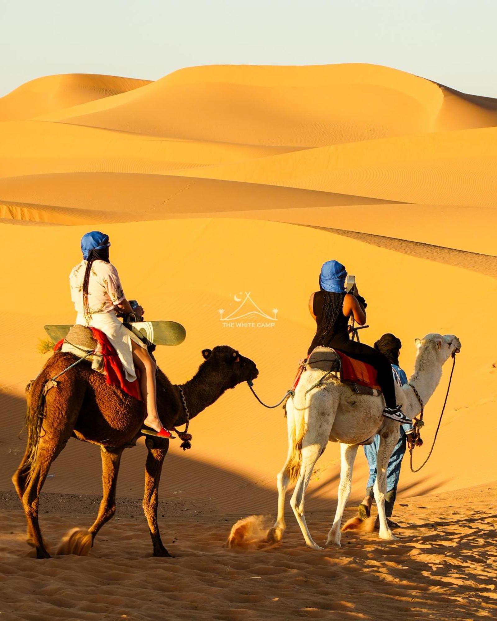 The White Camp - Your Merzouga Luxury Desert Camp & Erg Chebbi Dunes Camel Riding מראה חיצוני תמונה