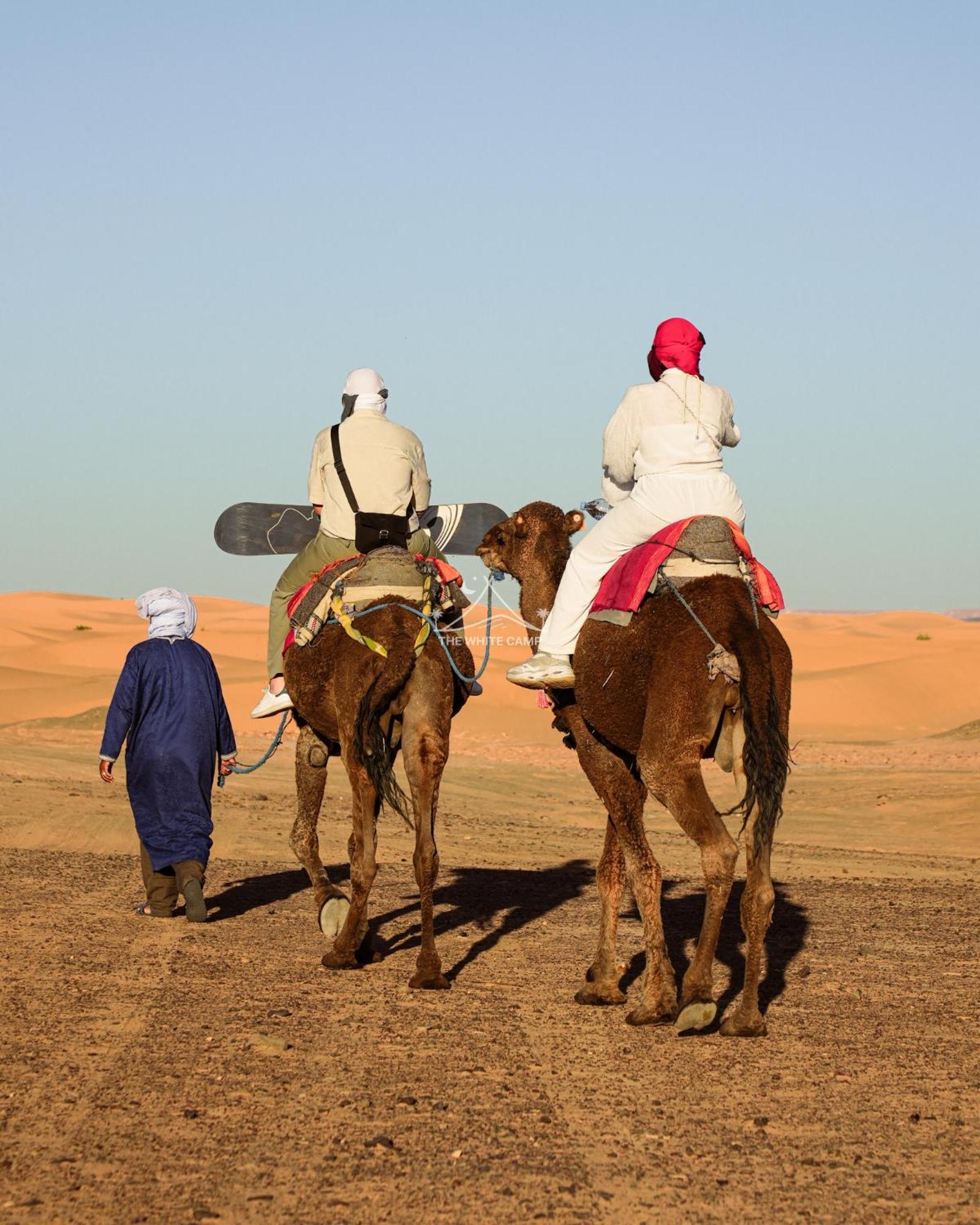 The White Camp - Your Merzouga Luxury Desert Camp & Erg Chebbi Dunes Camel Riding מראה חיצוני תמונה