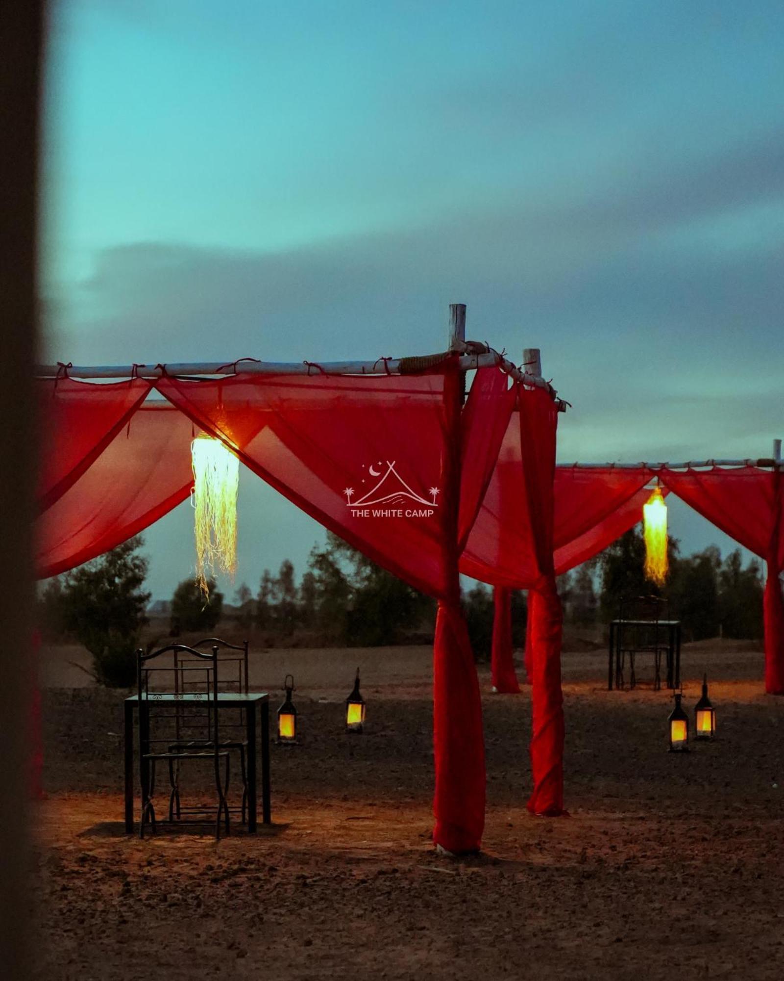 The White Camp - Your Merzouga Luxury Desert Camp & Erg Chebbi Dunes Camel Riding מראה חיצוני תמונה