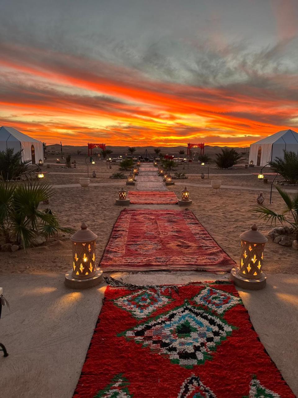 The White Camp - Your Merzouga Luxury Desert Camp & Erg Chebbi Dunes Camel Riding מראה חיצוני תמונה